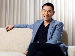 劉德華熱愛表演,作品多產的他始終堅持每一次出現,都令人留下深刻印象。