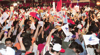 選舉進入倒數階段,選民隨著選情緊繃