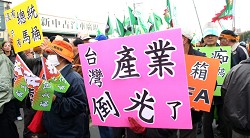 馬政府的過度傾中,讓台灣產業也跟著大量前往中國投資,間接也造成了台灣經濟的空洞化。 (攝影/林敬原)