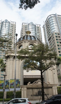 「帝寶」因財團獵地,將土地變成豪宅,獲利數倍、數十倍。 (攝影/林敬原)
