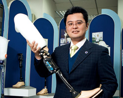 德林總經理陳建佑表示,透過大膽採用新材質,讓公司的業績得以逐年爬升。