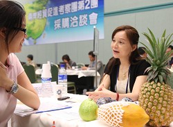 中國採購團大手筆到台灣採購農產品,常讓台灣農民誤以為中國的市場大,而貿然去中國大陸投資,最後血本無歸。 (攝影/林敬原)